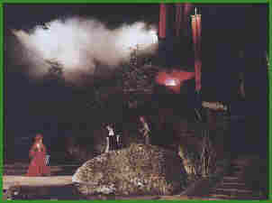 Nächtliches Theaterspiel auf der Felsenbühne Luisenburg