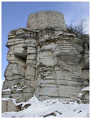 Westseite des wuchtigen Granitfelsmassivs